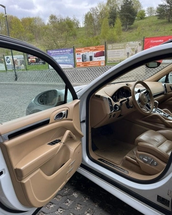 Porsche Cayenne cena 229000 przebieg: 175000, rok produkcji 2017 z Gdańsk małe 781
